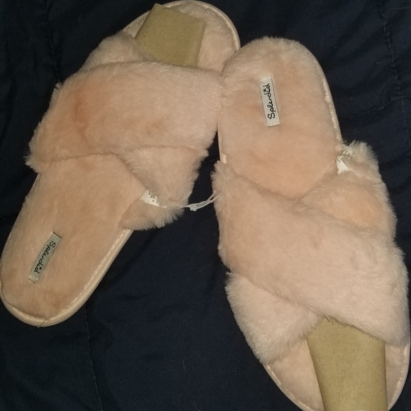 Splendid. Soft fuzzy sleepers. Size M/L. Color: Soft pink. New. - Picture 2 of 6